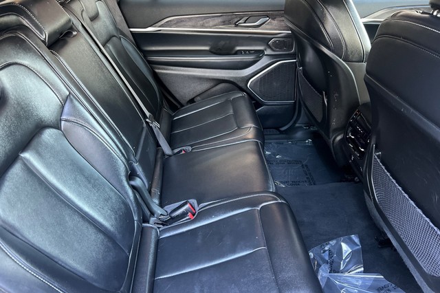 Jeep Grand Cherokee L Vehicle Full-screen Gallery Image 18