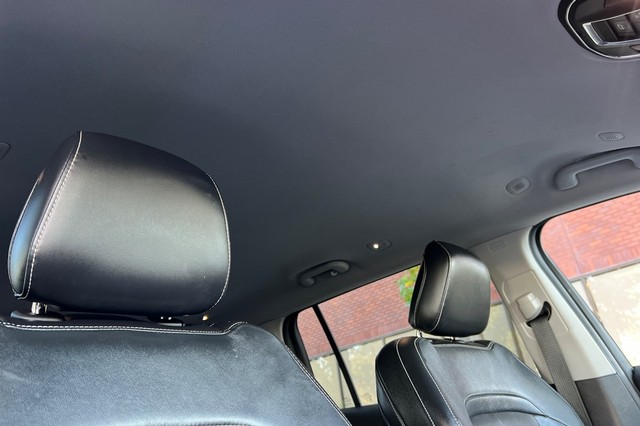 Jeep Grand Cherokee L Vehicle Full-screen Gallery Image 20