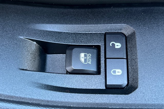 Jeep Grand Cherokee L Vehicle Full-screen Gallery Image 22