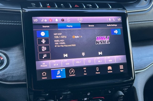 Jeep Grand Cherokee L Vehicle Full-screen Gallery Image 25