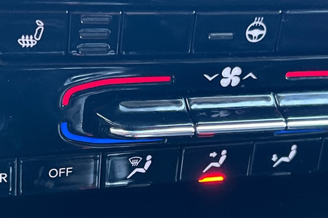 Jeep Grand Cherokee L Vehicle Full-screen Gallery Image 28