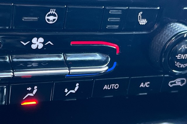 Jeep Grand Cherokee L Vehicle Full-screen Gallery Image 29