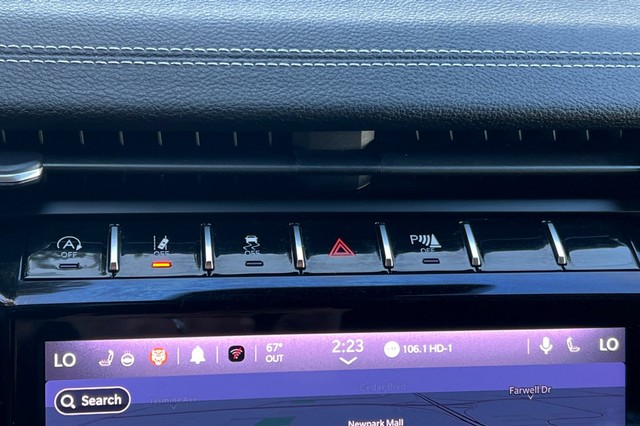 Jeep Grand Cherokee L Vehicle Full-screen Gallery Image 30