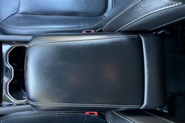 Jeep Grand Cherokee L Vehicle Full-screen Gallery Image 32