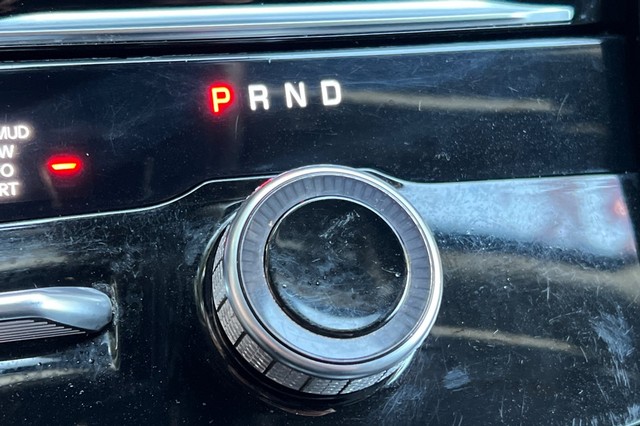 Jeep Grand Cherokee L Vehicle Full-screen Gallery Image 33