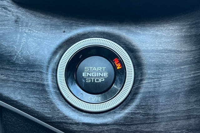 Jeep Grand Cherokee L Vehicle Full-screen Gallery Image 34