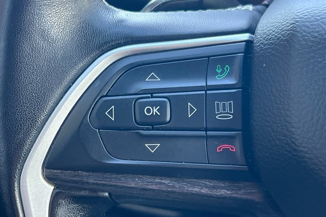 Jeep Grand Cherokee L Vehicle Full-screen Gallery Image 36