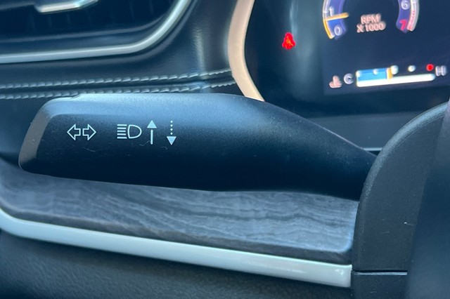 Jeep Grand Cherokee L Vehicle Full-screen Gallery Image 37