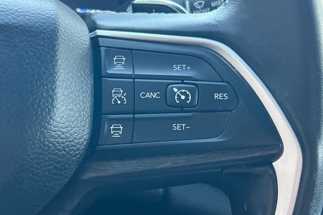 Jeep Grand Cherokee L Vehicle Full-screen Gallery Image 38