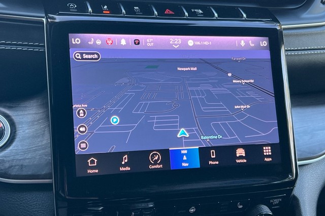 Jeep Grand Cherokee L Vehicle Full-screen Gallery Image 45