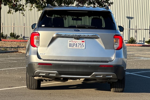 Ford Explorer Vehicle Full-screen Gallery Image 04