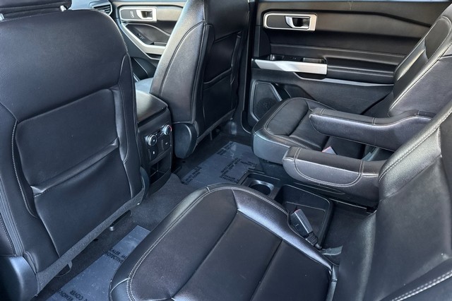 Ford Explorer Vehicle Full-screen Gallery Image 13