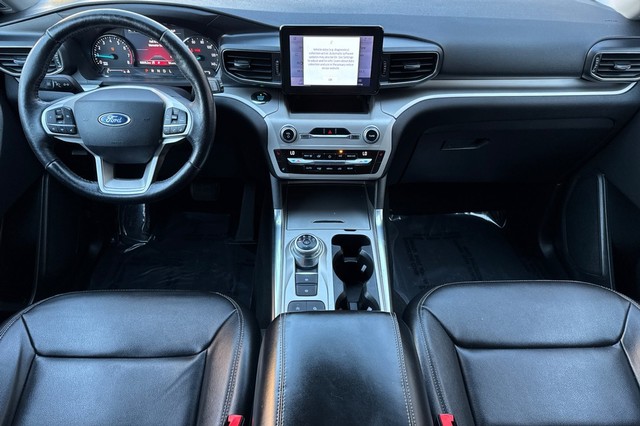 Ford Explorer Vehicle Full-screen Gallery Image 14