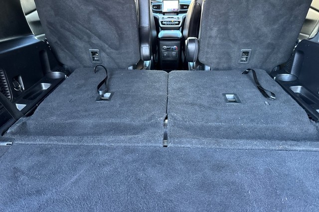 Ford Explorer Vehicle Full-screen Gallery Image 16