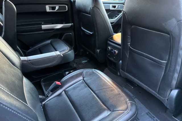 Ford Explorer Vehicle Full-screen Gallery Image 18