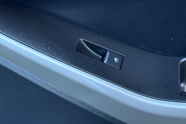 Ford Explorer Vehicle Full-screen Gallery Image 22