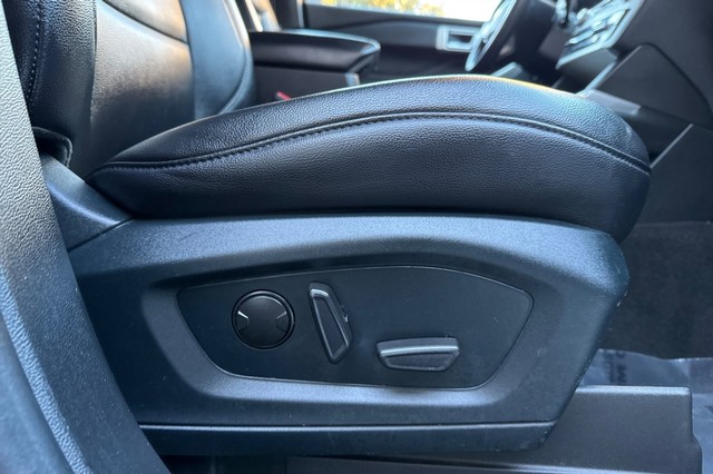 Ford Explorer Vehicle Full-screen Gallery Image 23