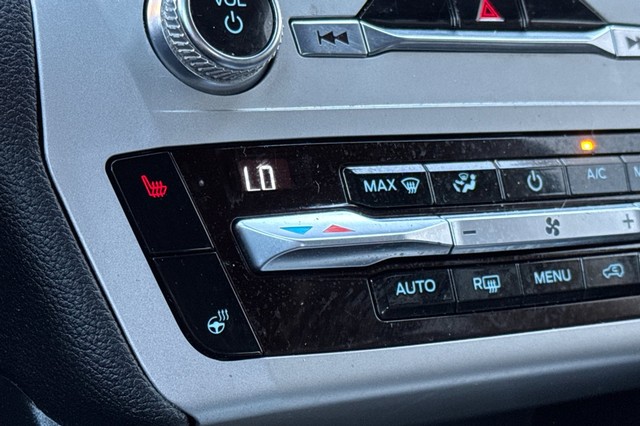 Ford Explorer Vehicle Full-screen Gallery Image 29