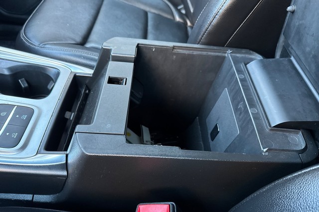 Ford Explorer Vehicle Full-screen Gallery Image 33