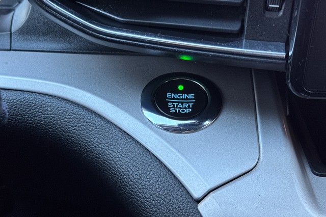 Ford Explorer Vehicle Full-screen Gallery Image 35