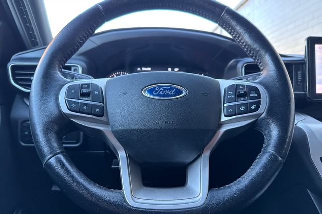 Ford Explorer Vehicle Full-screen Gallery Image 36