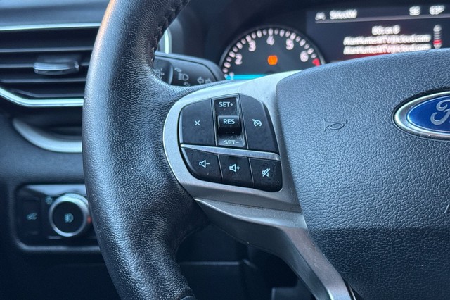 Ford Explorer Vehicle Full-screen Gallery Image 37