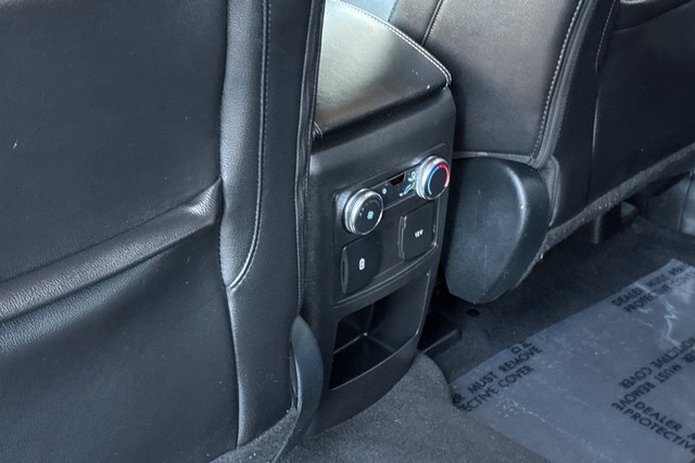 Ford Explorer Vehicle Full-screen Gallery Image 42