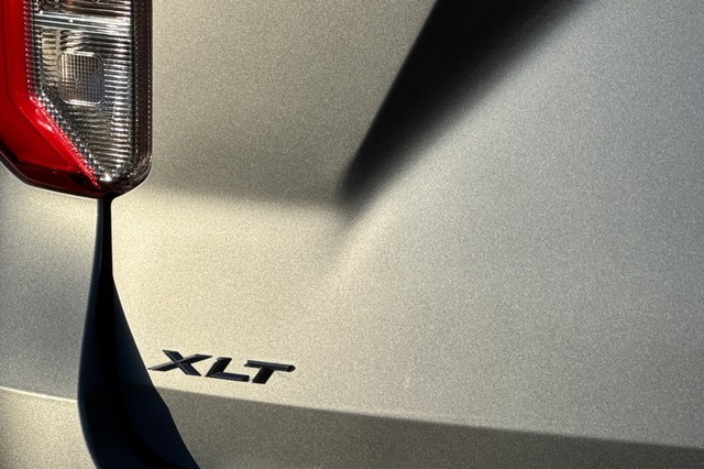 Ford Explorer Vehicle Full-screen Gallery Image 50