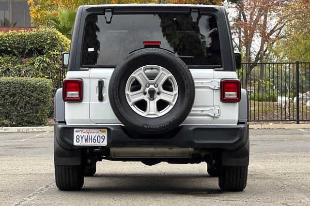 Jeep Wrangler Vehicle Full-screen Gallery Image 04