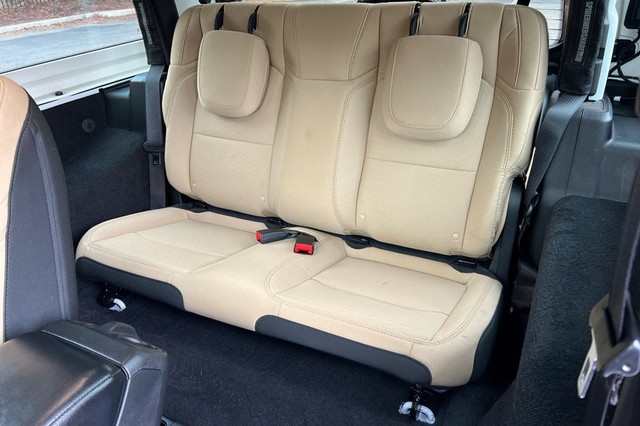 Jeep Wrangler Vehicle Full-screen Gallery Image 13