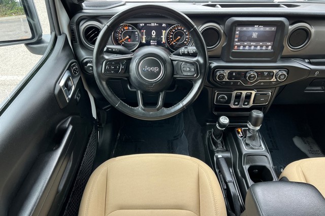 Jeep Wrangler Vehicle Full-screen Gallery Image 15