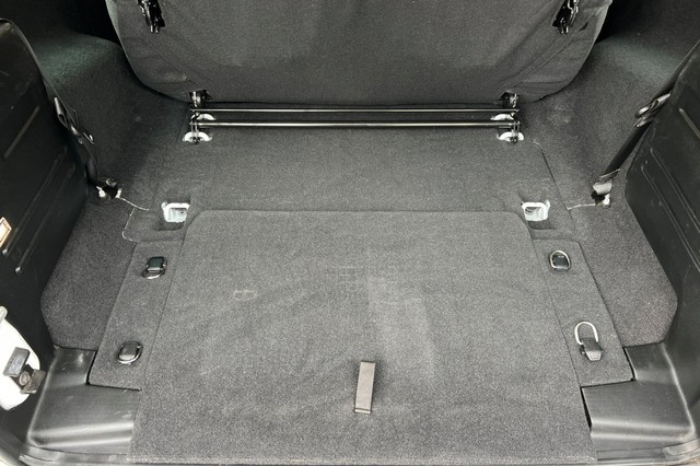 Jeep Wrangler Vehicle Full-screen Gallery Image 16