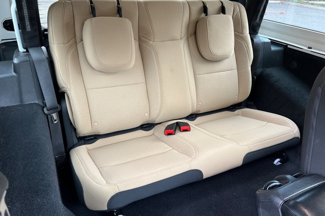 Jeep Wrangler Vehicle Full-screen Gallery Image 17