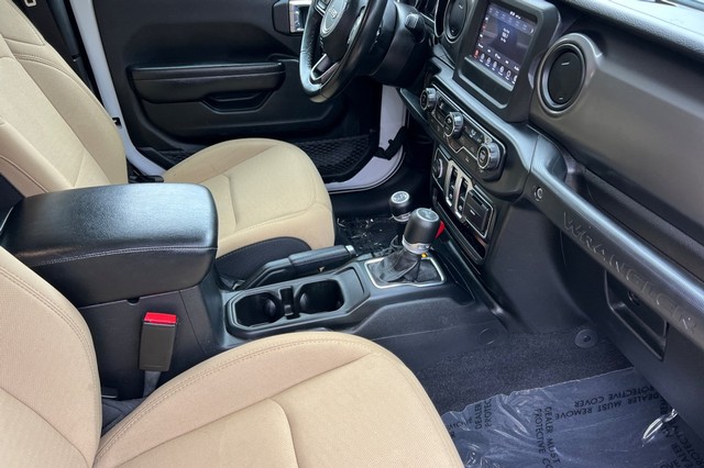 Jeep Wrangler Vehicle Full-screen Gallery Image 18