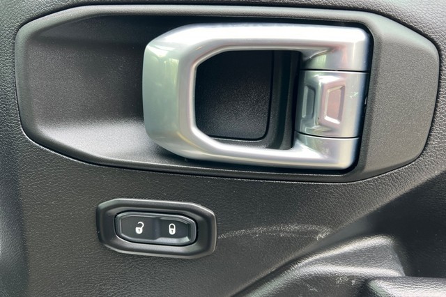 Jeep Wrangler Vehicle Full-screen Gallery Image 20