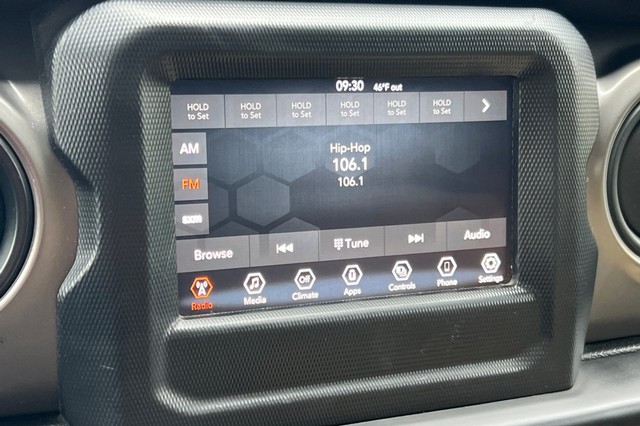 Jeep Wrangler Vehicle Full-screen Gallery Image 24