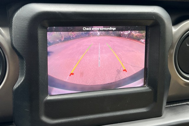 Jeep Wrangler Vehicle Full-screen Gallery Image 25