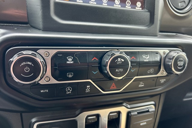 Jeep Wrangler Vehicle Full-screen Gallery Image 26