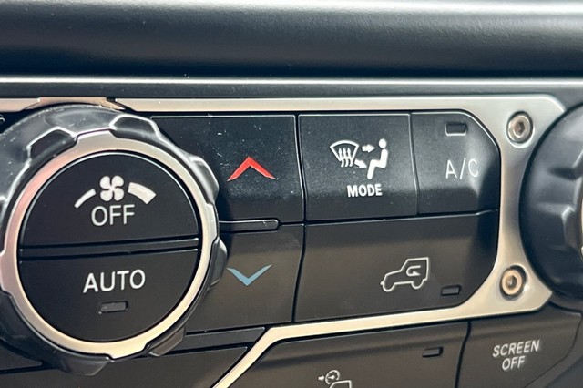 Jeep Wrangler Vehicle Full-screen Gallery Image 28