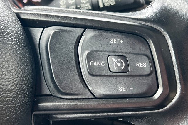 Jeep Wrangler Vehicle Full-screen Gallery Image 36