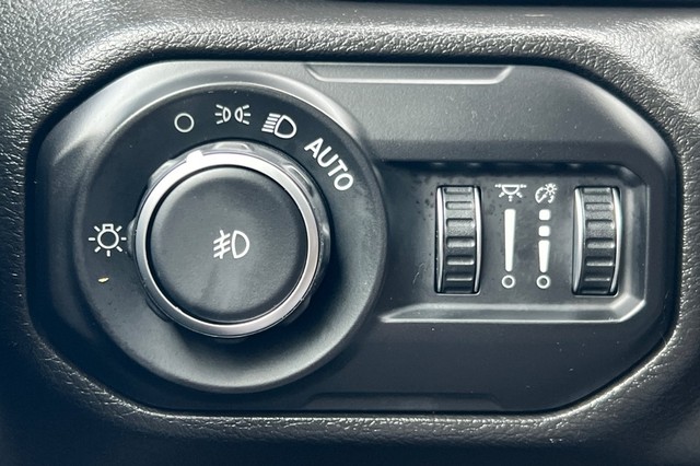 Jeep Wrangler Vehicle Full-screen Gallery Image 40