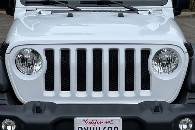Jeep Wrangler Vehicle Full-screen Gallery Image 45