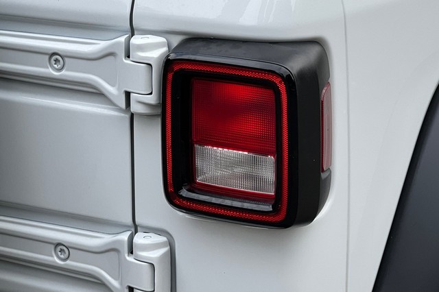 Jeep Wrangler Vehicle Full-screen Gallery Image 48