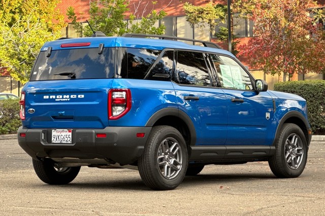 Ford Bronco Sport Vehicle Full-screen Gallery Image 03