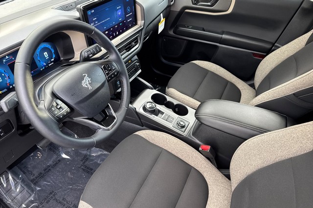 Ford Bronco Sport Vehicle Full-screen Gallery Image 09