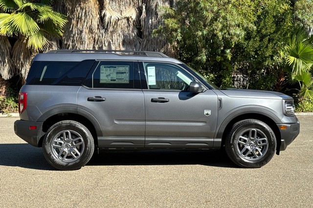 Ford Bronco Sport Vehicle Full-screen Gallery Image 02