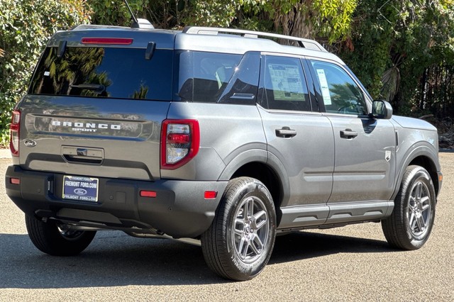 Ford Bronco Sport Vehicle Full-screen Gallery Image 03