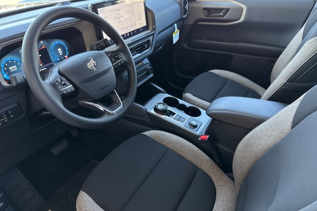 Ford Bronco Sport Vehicle Full-screen Gallery Image 09