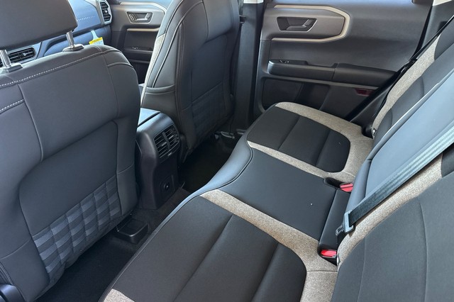 Ford Bronco Sport Vehicle Full-screen Gallery Image 13