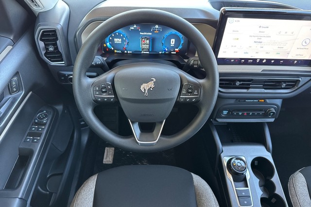 Ford Bronco Sport Vehicle Full-screen Gallery Image 15